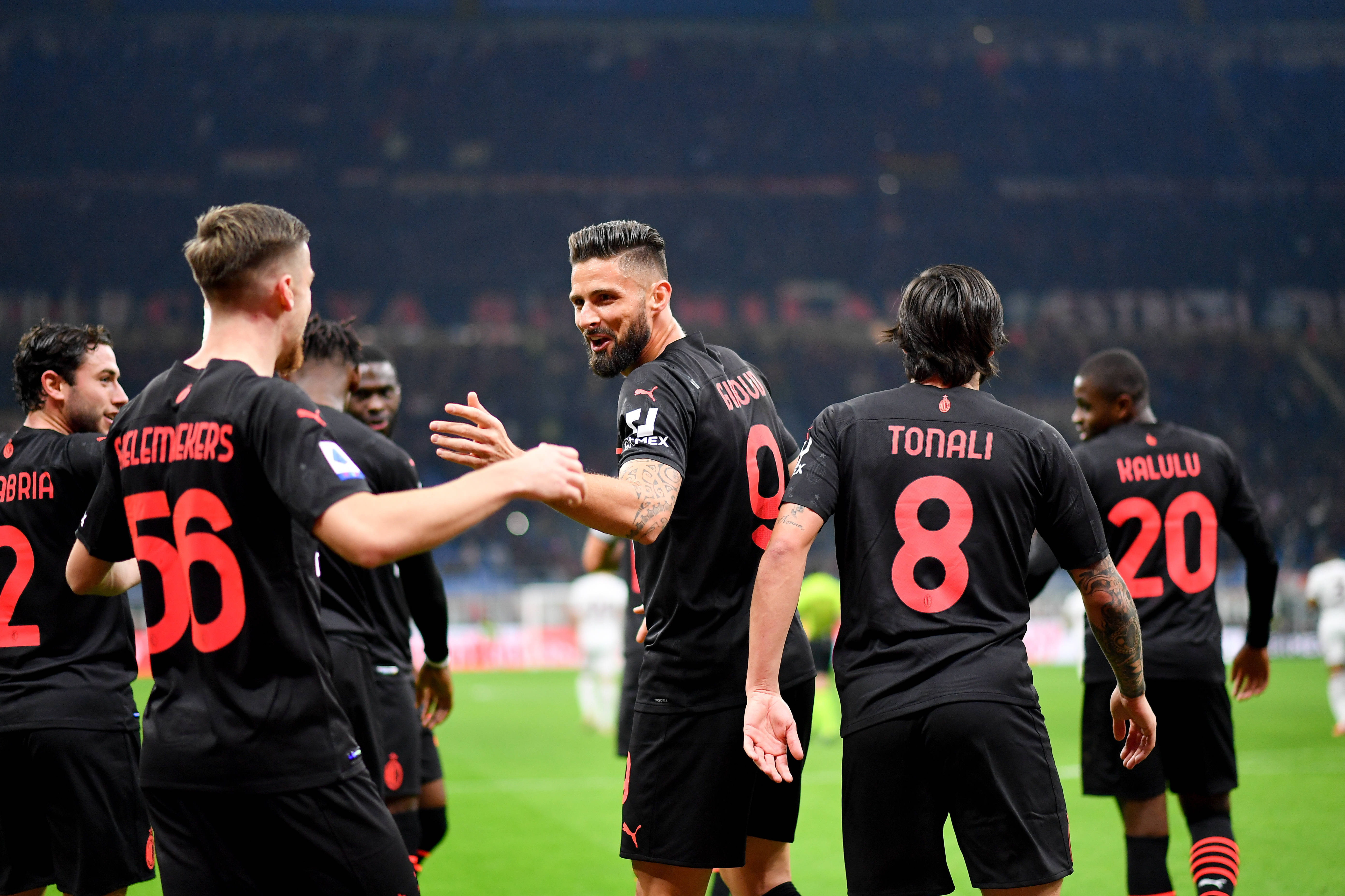 Shams：预计特雷·杨本月晚些时候复出，老鹰仍相信他