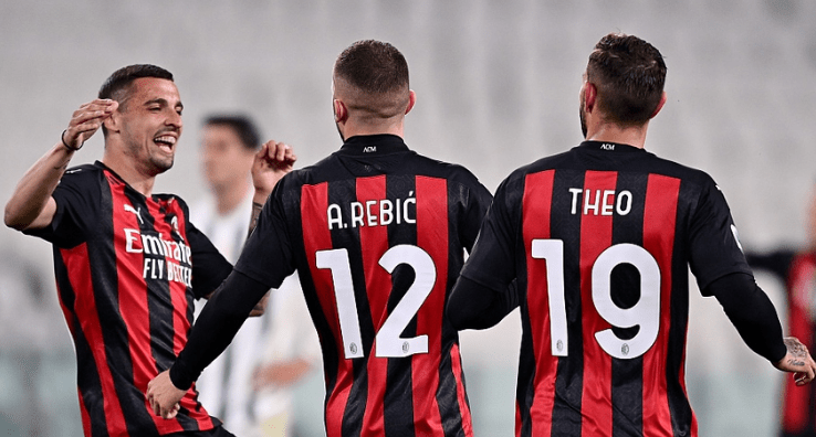 上海海港实现中超三连冠，为中国顶级联赛历史第三队（上海海港斩获中超三连冠，成为中国顶级联赛史上第三支达此成就的球队）