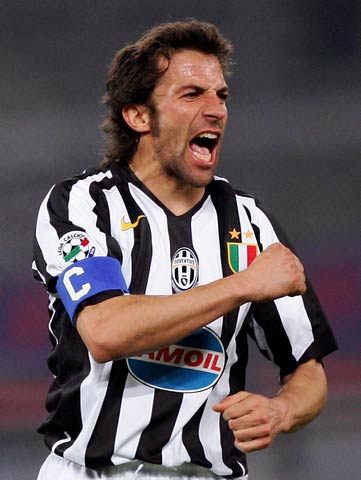 继C罗和小卢卡斯后，奥斯梅恩是第三位欧冠客场对贾府戴帽的球员（奥斯梅恩继C罗、小卢卡斯之后，成为欧冠客场对贾府上演帽子戏法的第三人）