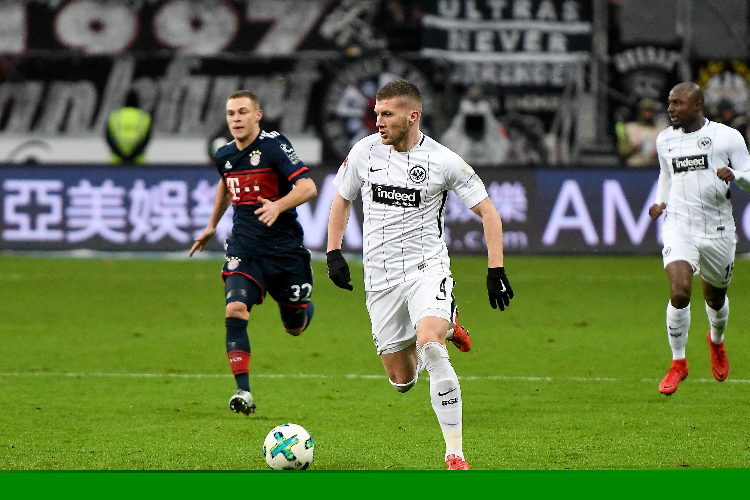 山东泰山达成中国顶级联赛总积分1500分里程碑，为中超首队（山东泰山破中国顶级联赛1500分大关，率先成为中超首队）