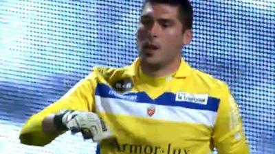 英超争冠白热化！阿森纳2分优势领跑，曼城维拉连胜紧追（英超夺冠大战升温：阿森纳凭2分占先，曼城、维拉连胜施压）