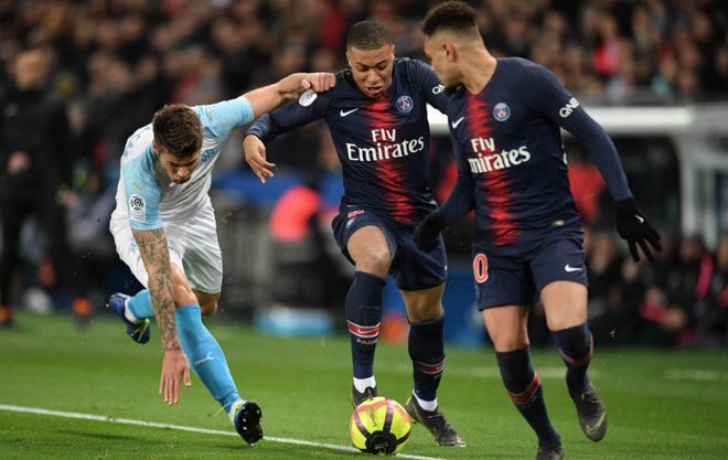 塞维利亚主帅：我问裁判为什么给我黄牌，他马上给了我第二张（塞维利亚主帅：刚问黄牌原因，裁判随即再出一张）