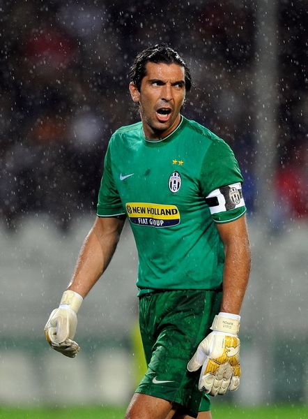 内马尔炮轰报销传闻：他们编造太多假新闻，我不会拿职业生涯冒险