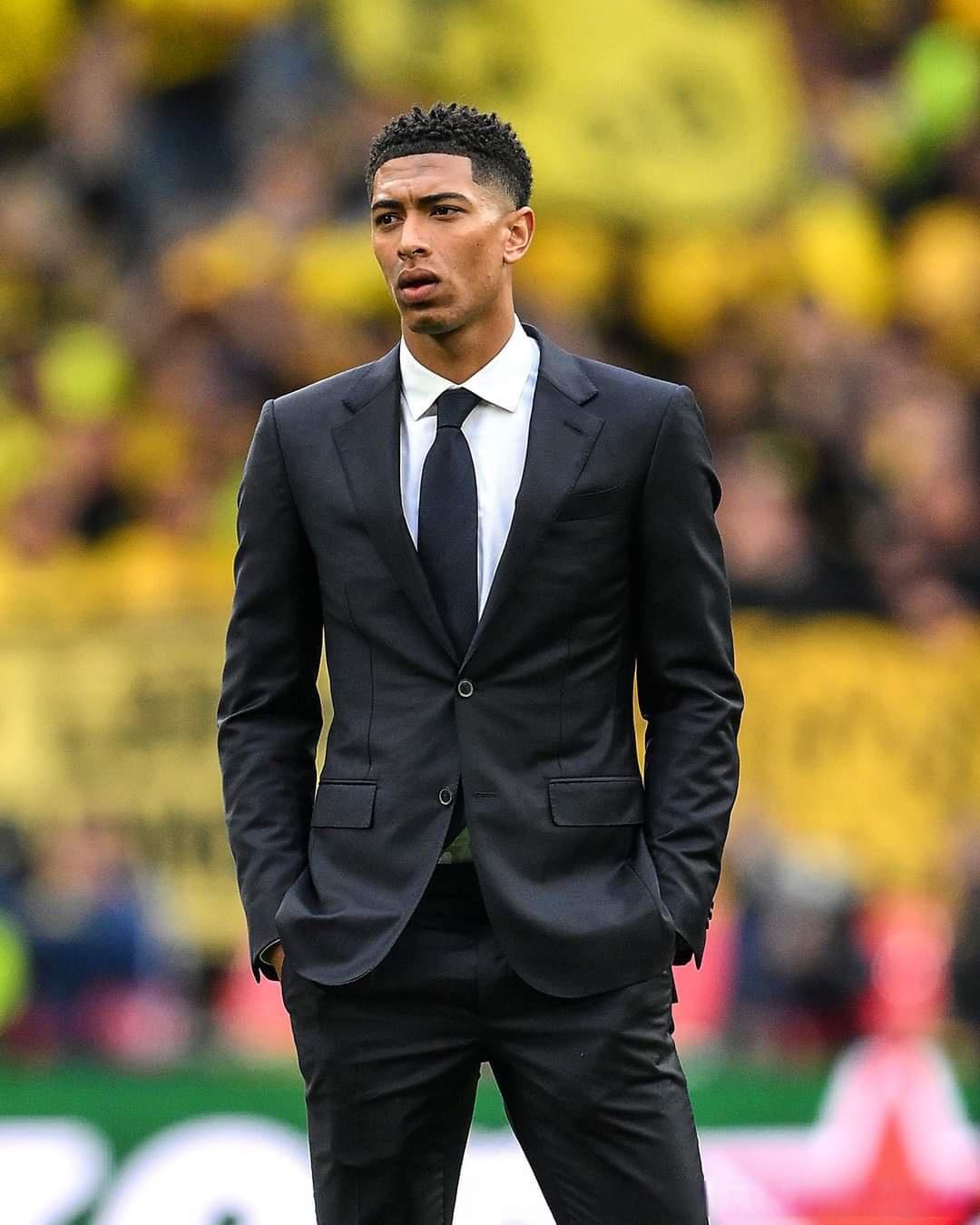 足球报：泰山队确定由韩鹏继续执教；有意更换2名中后场外援（足球报：泰山队确认韩鹏留任主帅，拟更换两名中后场外援）