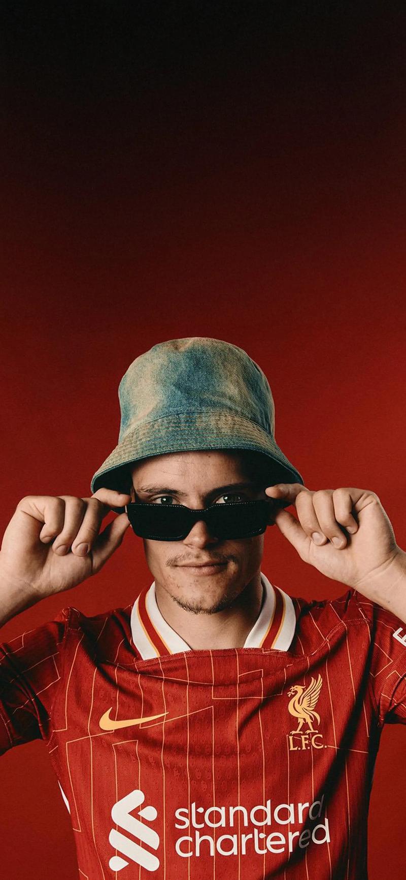 哥本哈根球迷单场向场内投掷83枚烟花，俱乐部被罚15万克朗