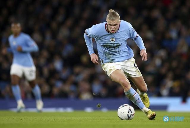 英媒：2019年欧冠决赛裸奔女郎，如今已成为一名飞行员（英媒：曾在2019欧冠决赛场裸奔的女子，如今已成飞行员）